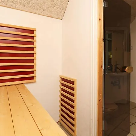 18 Person In Ulfborg-by Traum *