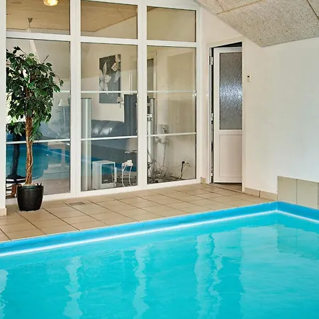 18 Person In Ulfborg-by Traum